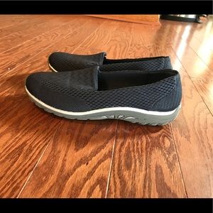Skechers relaxed fit memory foam shoes